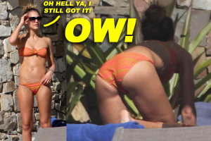 GOD-D-D-DAAAYUM! Jessica Alba Bikini Pics From Cabo!!