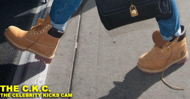 Exclusive - Rihanna Catches A Flight Out of NYC