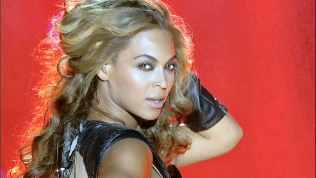 BeyonceKnowlesSuperBowl2012_BKRM02