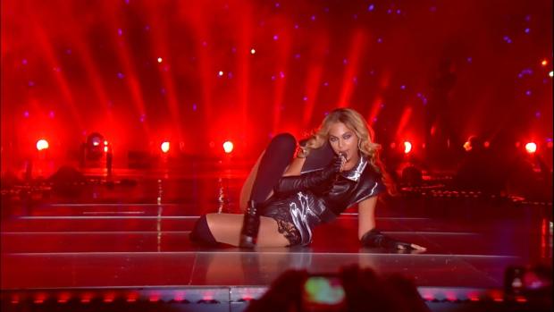 BeyonceKnowlesSuperBowl2012_BKRM28