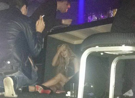 Yup, That's Drunk Lindsay Lohan Under The Table!