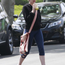 Anne Hathaway enjoys her breakfast with a friend at Glow in Los Angeles