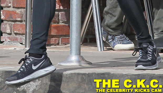 Paula Patton Feeds The Parking Meter and Goes Down Curb 5
