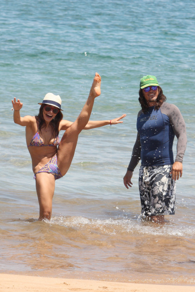 sarah-shahi-bikini-photos-maui-adds-053113 (14)