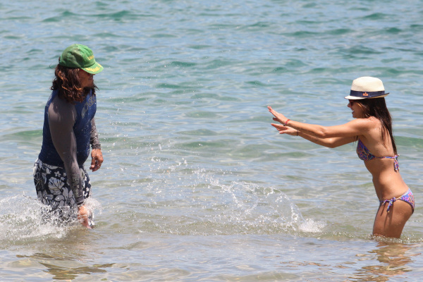 sarah-shahi-bikini-photos-maui-adds-053113 (16)