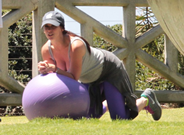 Semi-Exclusive... Pregnant Jennifer Love Hewitt Gets Her Yoga On
