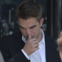 Robert Pattinson Brings The Morning Links!