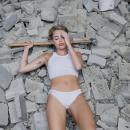 Miley Cyrus Wrecking Ball Screenshot 9