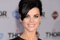Red Carpet Wardrobe Malfunction Trifecta: Jaimie Alexander at ‘Thor: The Dark World’ Premiere
