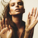 Emily Ratajkowski Brings The Overnight Links!