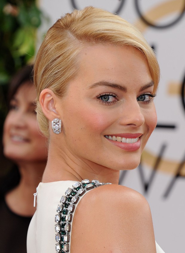 Margot Robbie at 2014 71st Annual Golden Globe Awards adds-4