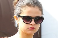 A Leggy Selena Gomez Hits CiCi’s Pizza For Lunch With Her Hot Friend!