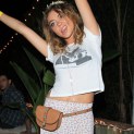 Sarah Hyland Brings The Late Night Links!