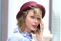 Taylor Swift Continues Her Leggy Attention-Seeking Streak in NYC