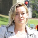 Hilary Duff Stops For A Smoothie
