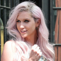 NYC: Kesha Photographed Going Down Curb Near The Bowery Hotel!