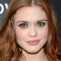 NYC: Holland Roden Looked Beautiful at the ‘Deliver Us from Evil’ Screening