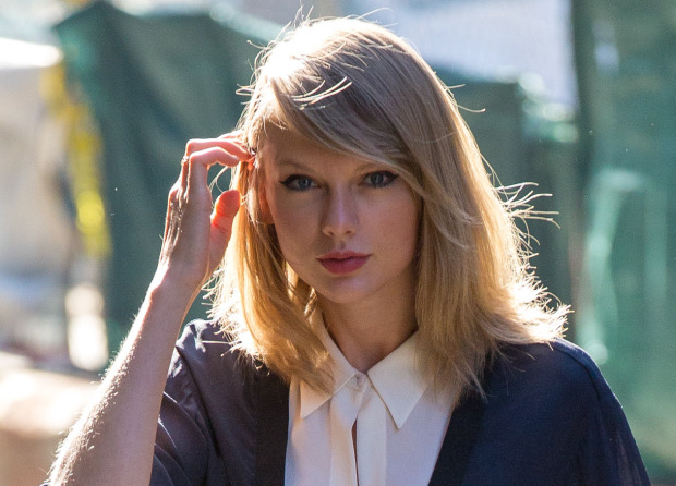 Leggy Taylor Swift Out For Lunch With Friends In NYC adds---2FSA