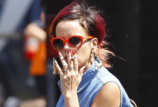 Lily Allen Shops & Smokes In Notting Hill