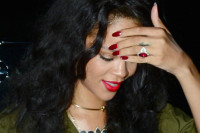 BREAKING! Rihanna Goes Up AND Down Santa Monica Curb; Favors Left Foot First!!