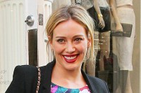 Hilary Duff Catwalks Around NYC! Hits Up Intermix in SoHo!