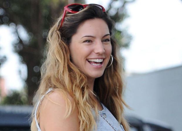 Kelly Brook - booty in shorts while out in Venice Beach adds---5fsa