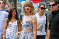 “Super Needy & Boring” Taylor Swift Brings The Links!
