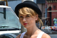 Taylor Swift Continues To Outshine Her “Friend” Karlie Kloss in NYC