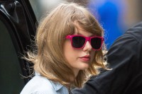 Taylor Swift Channels Her Inner-Married Hasidic Jewish Woman With Cheap-Wig-Hair