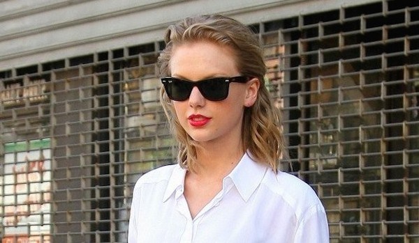 Taylor Swift Steps Out In A White Blouse & Cropped Leggings ADDS-5fsa