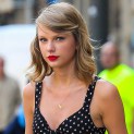 Taylor Swift Shows Off Her Midriff During Latest NYC Catwalk
