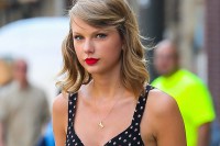 Taylor Swift Shows Off Her Midriff During Latest NYC Catwalk Taylor Swift Shows Off Her Midriff During Latest NYC Catwalk