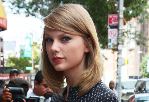 Taylor Swift Stops By A Gym In NYC
