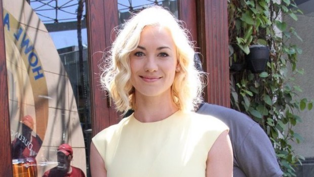 Yvonne Strahovski - on the set of Extra in Universal City adds---3fsa