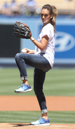 Jessica Alba attends the Los Angeles Dodgers game