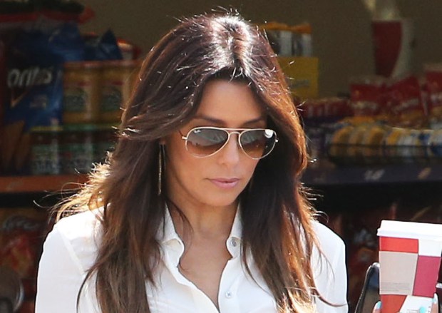 Exclusive... Eva Longoria Stops For Coffee & Snacks
