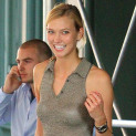 Let’s Explore The Dynamics of The Karlie Kloss-Taylor Swift Relationship; And Also: Karlie Goes Down NYC Curb!!
