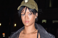 Rihanna Looking Very Serious While Hitting Up A NYC Recording Studio