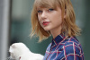 NYC-Cat-Lady Taylor Swift Takes Meredith For A Walk