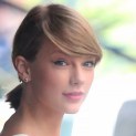 Taylor Swift Embracing The “Cat Lady” Persona; Catwalks Around With Professor Cuddlesworth