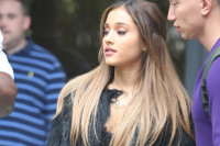 Ariana Grande Brings The Afternoon Links!