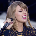 BREAKING! Taylor Swift Does Entire GMA Performance Without Closing Her Legs!
