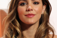 Katharine McPhee Gets Leggy For People’s Choice Awards Press Conference