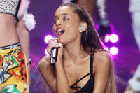 Ariana Grande Performs At Victoria’s Secret Fashion Show!