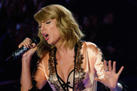Taylor Swift Dons Lingerie While Performing At Victoria’s Secret Fashion Show