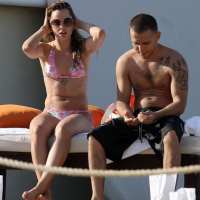 Mena Suvari Bikini Pics: Big Booty Addition
