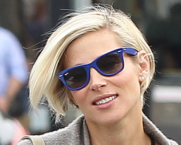 Pregnant Elsa Pataky Shops At Whole Foods