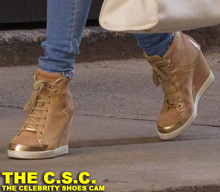 Jessie J looks fashionable in NYC