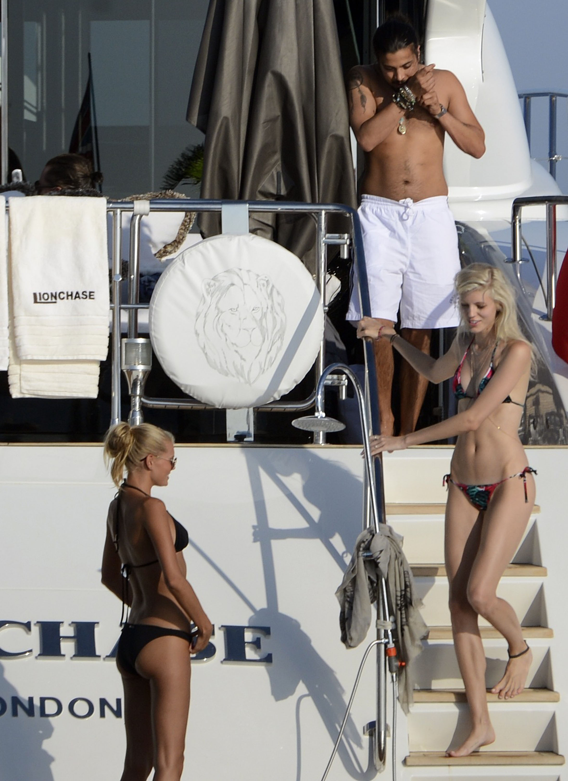 Leonardo DiCaprio, Toni Garrn, & Kevin Connolly In Ibiza