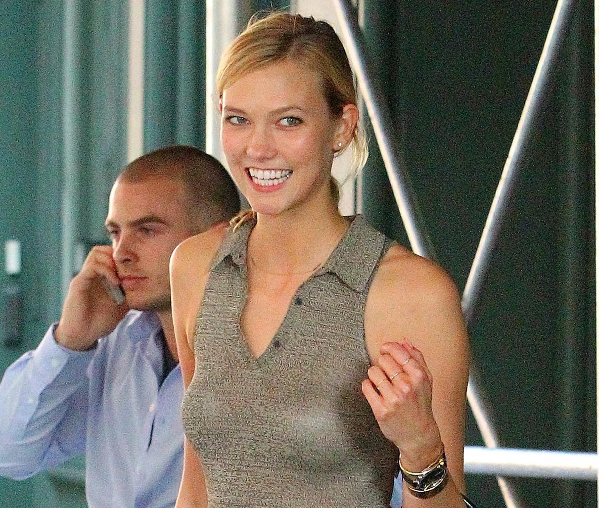 Karlie Kloss leaving Taylor Swift's apartment